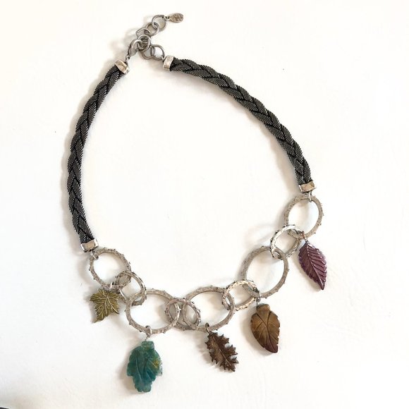 Carved stone and enamel leaf necklace - Picture 5 of 6